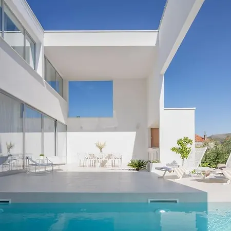 Villa Luxury White Palace With Heated Pool *