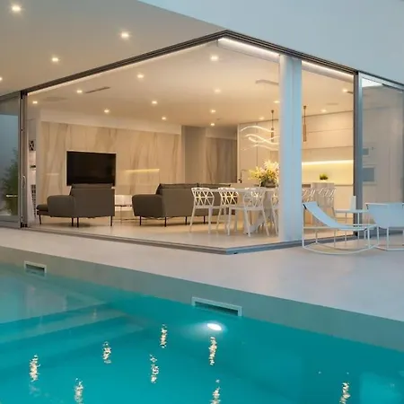 Luxury White Palace With Heated Pool Villa *