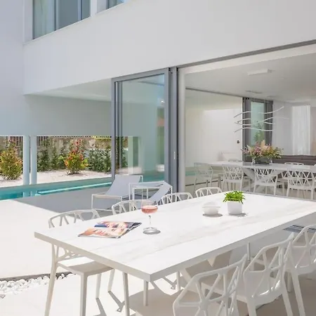 Villa Luxury White Palace With Heated Pool *