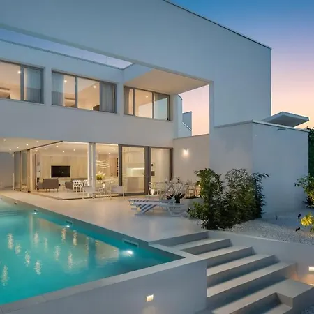 Villa Luxury White Palace With Heated Pool Trogir