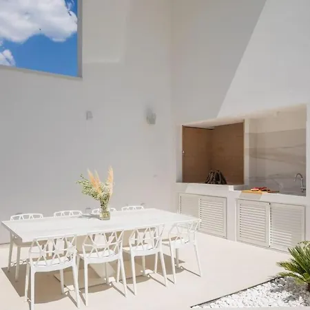 Luxury White Palace With Heated Pool Trogir
