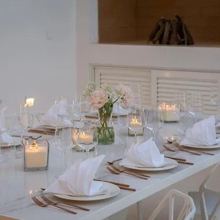 Villa Luxury White Palace With Heated Pool