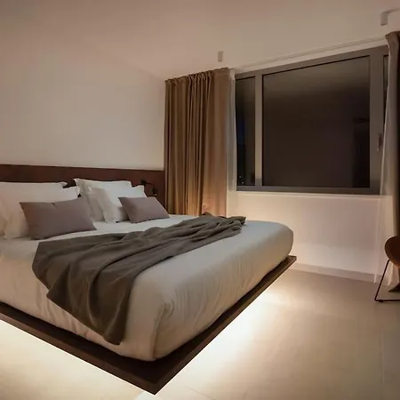 Luxury White Palace With Heated Pool Villa *